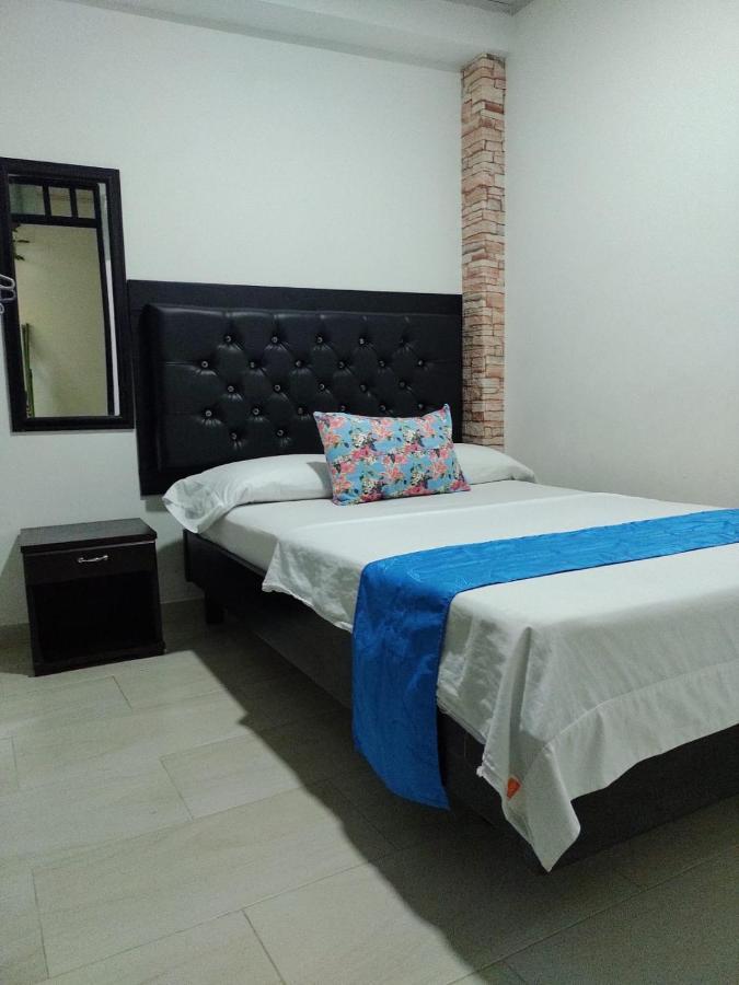Hotel Plaza Centro Флоренсия Экстерьер фото